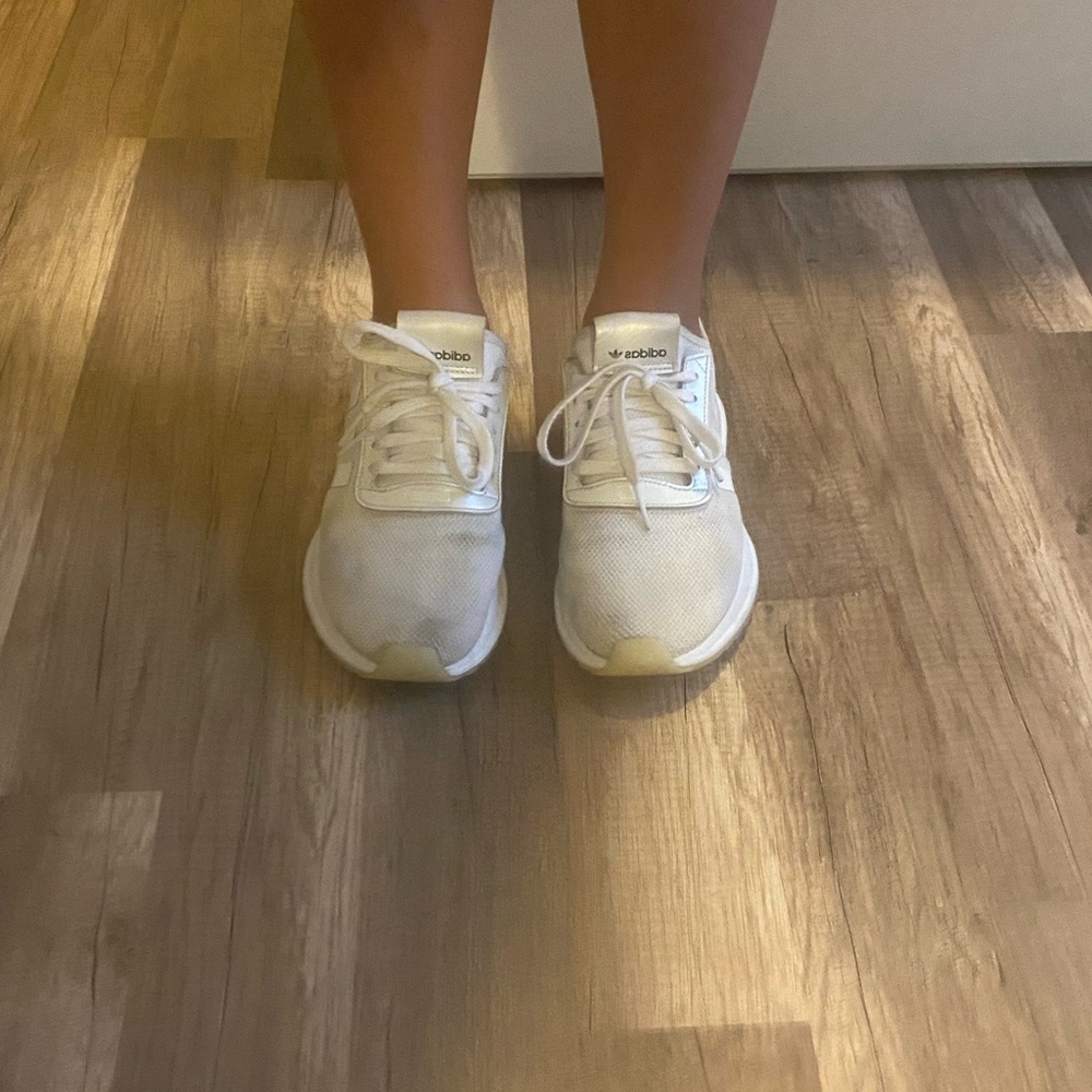 Addias Sneakers